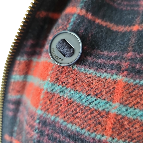 Billabong Short Navy Blue and Red Plaid Jacket, EUC - Picture 3 of 9